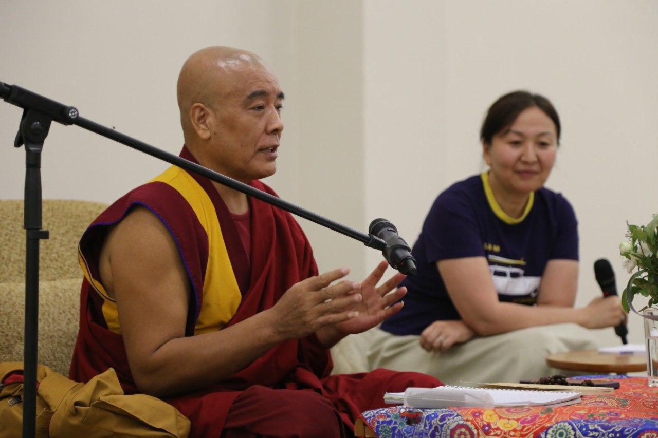 По книге «Краткое изложение Большого руководства к этапам Пути Пробуждения» в хуруле начались лекции