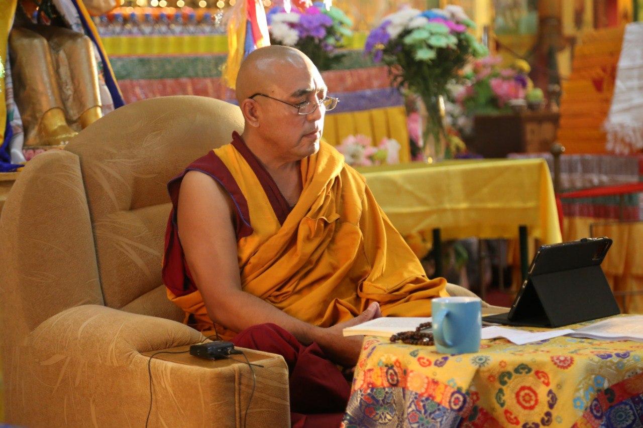 Принятие однодневных обетов Махаяны в один из особенных дней для буддистов