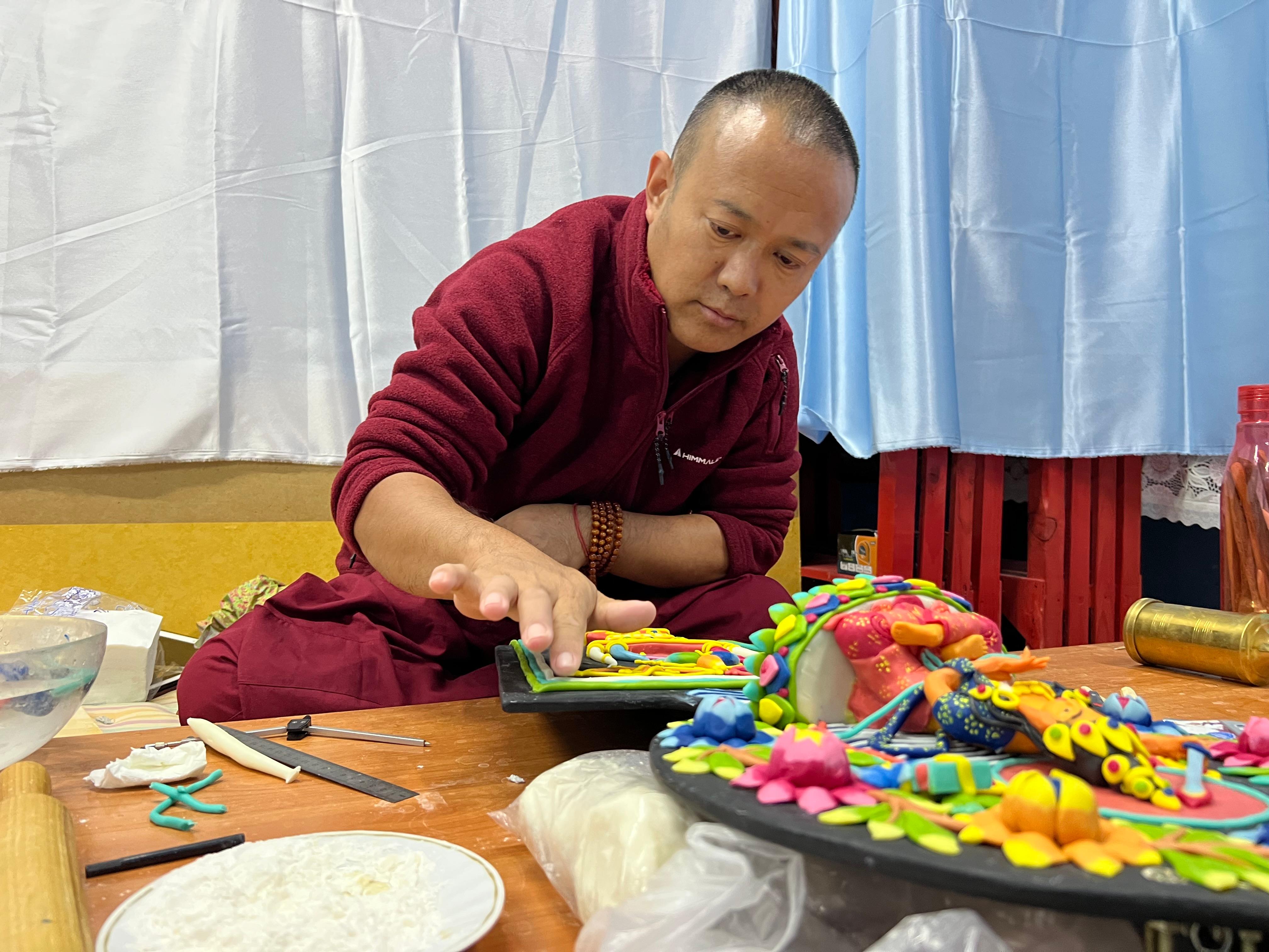 Монах из Индии изготовит для Центрального хурула к Цаhан сару специальные подношения - Торма