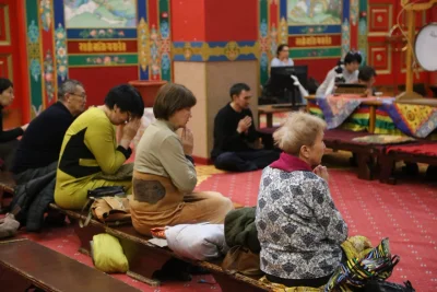 Верующие Калмыкии встретили Цаһан сар ранним утром в хуруле