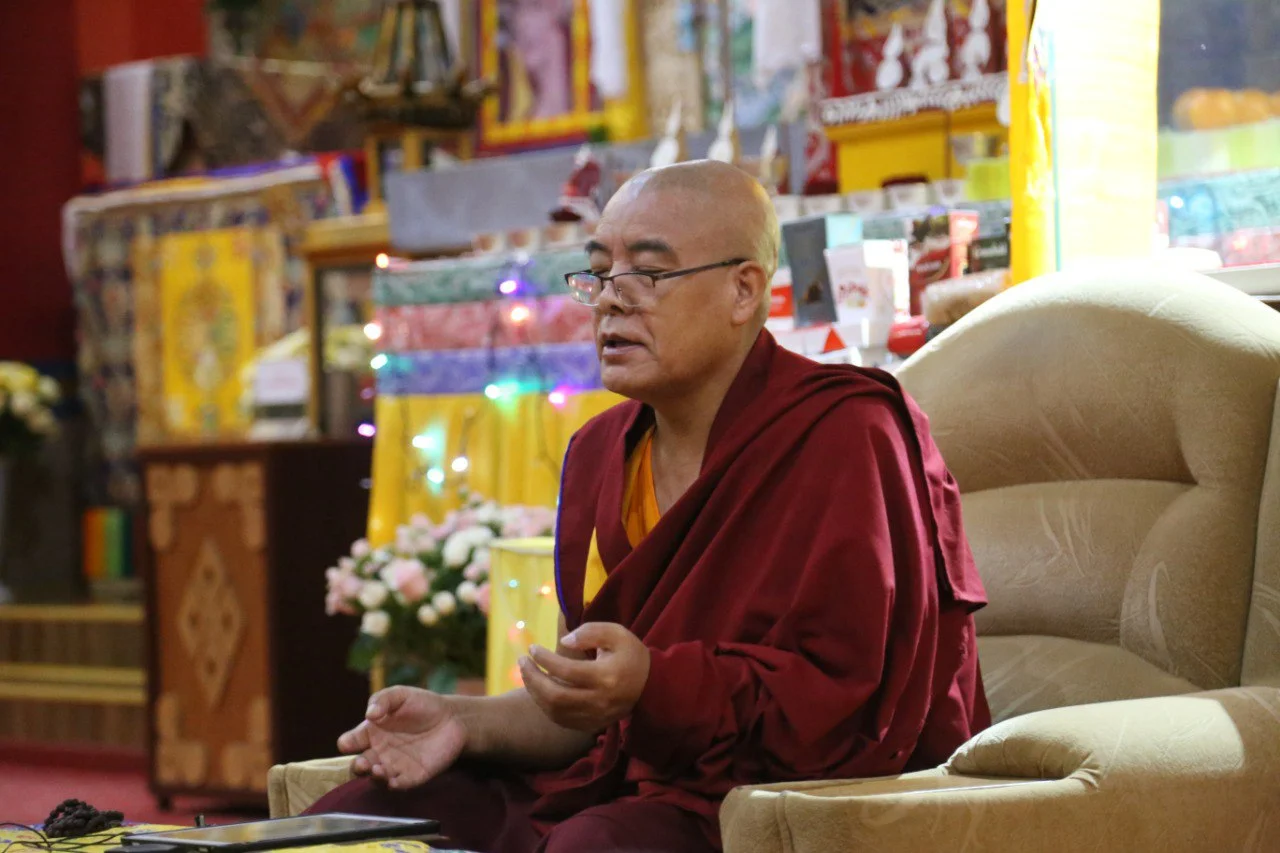 Верующие Калмыкии встретили Цаһан сар ранним утром в хуруле