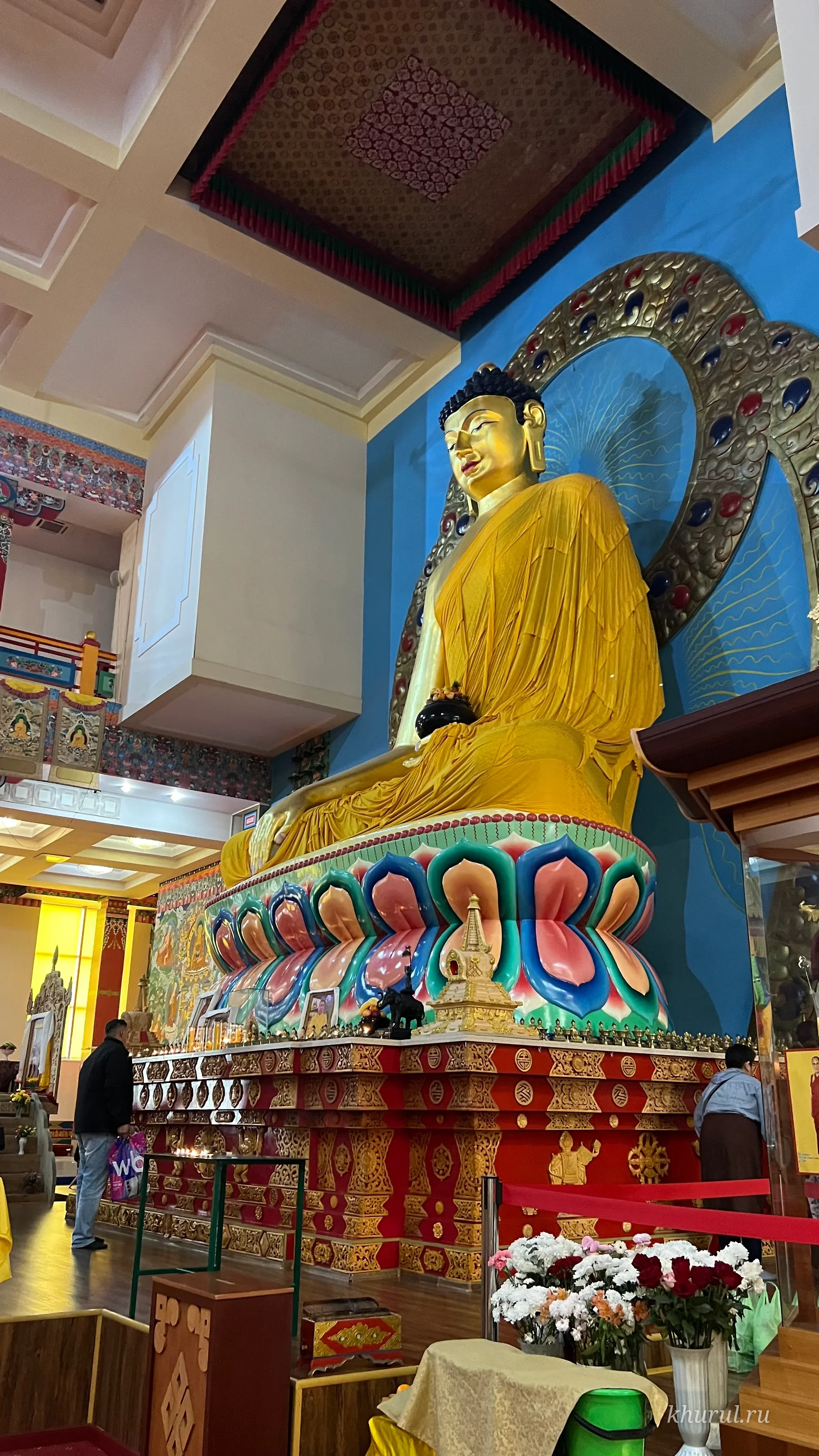 Все чаще главный буддийский храм Калмыкии посещает молодежь