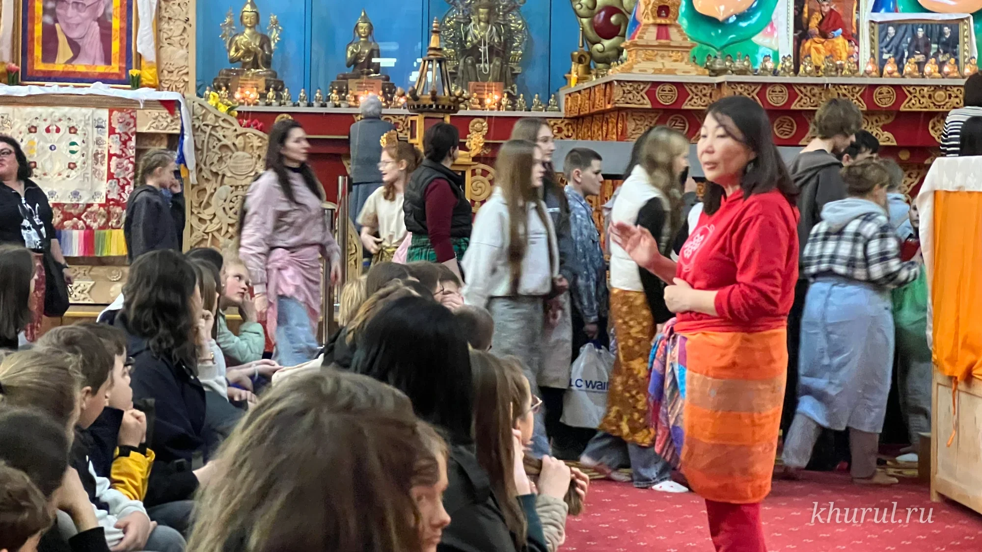 Все чаще главный буддийский храм Калмыкии посещает молодежь